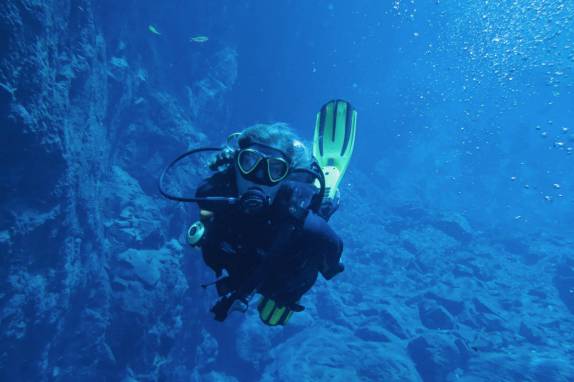 Mergulhando nas águas claríssimas da Lagoa Misteriosa, em Bonito, no Mato Grosso do Sul